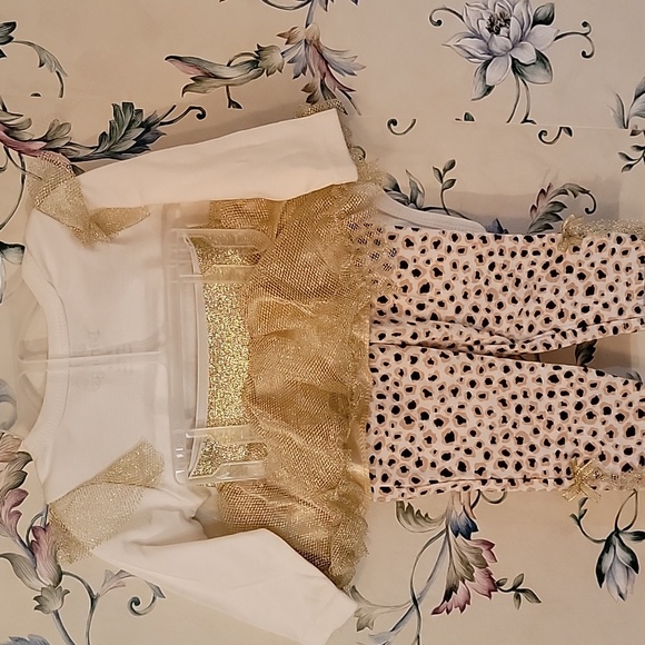 NWT Baby 2 Piece Set Onsie and Matching Leopard Pants with Gold Detail Size0-3M - Picture 4 of 4